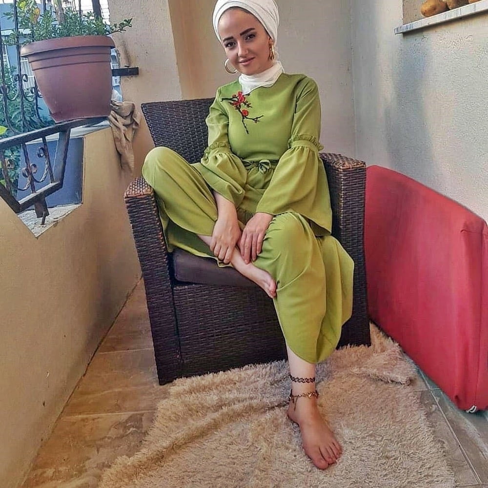Turk Turbanli Hijab Koylu Salvarli Dolgun Azgin Ayak Memeler Pics