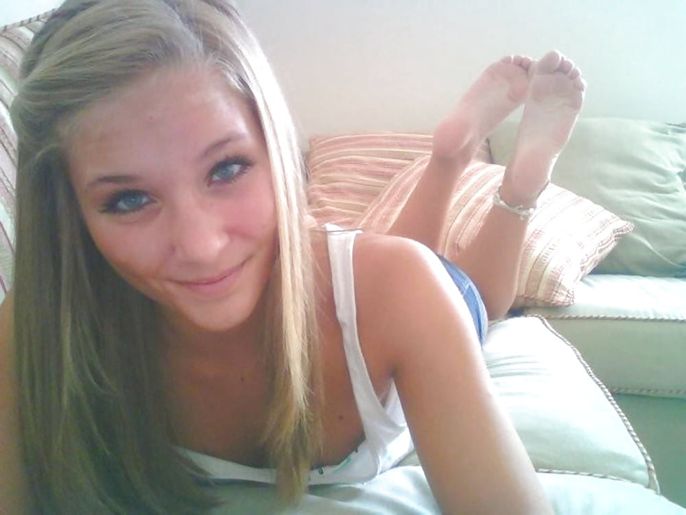 Selfshot Girls Feet Pose Porn Gallery