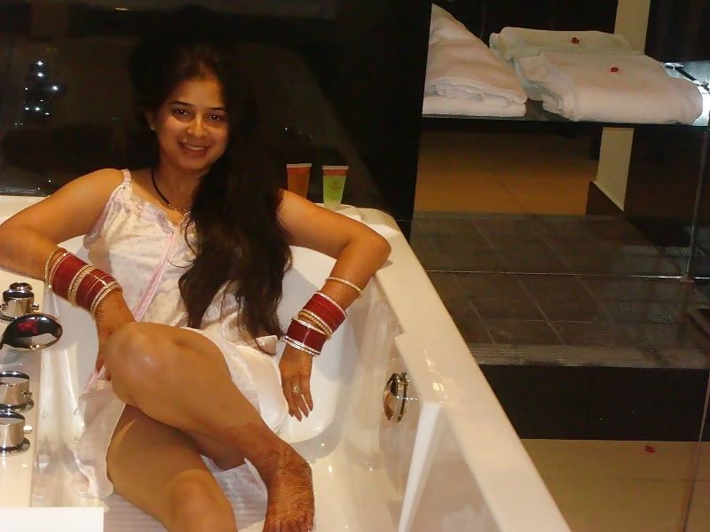Indian model tasha taking bath free porn pic