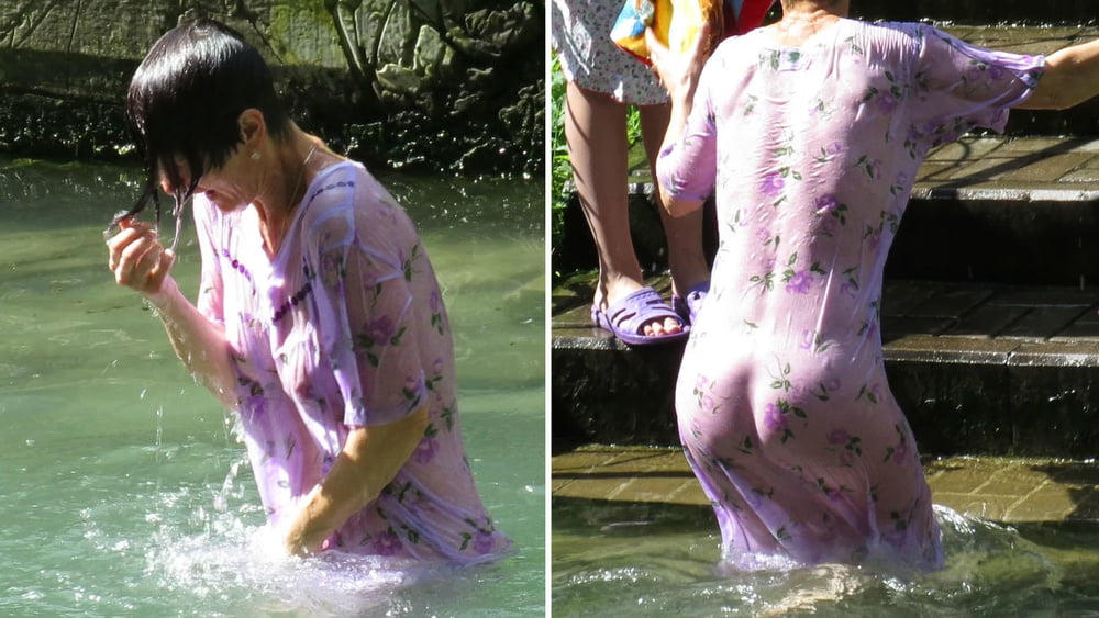 Лиза купается без одежды в горной реке