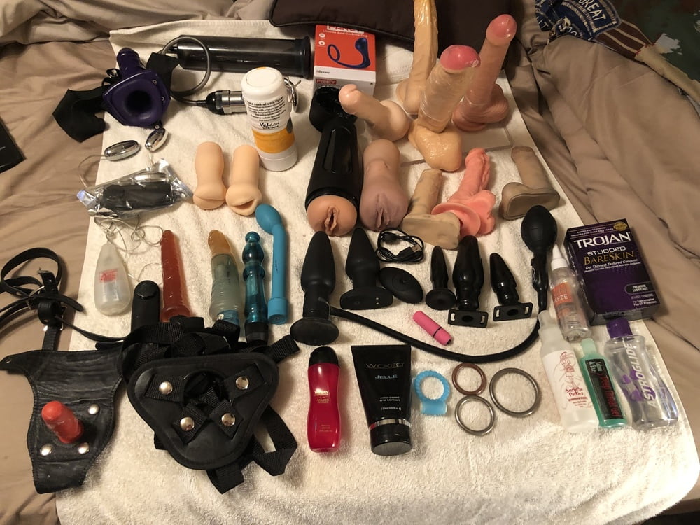 Купил подруге новые секс игрушки