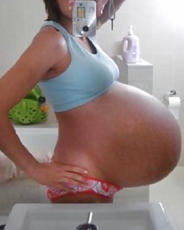 Большие животы беременных девушек