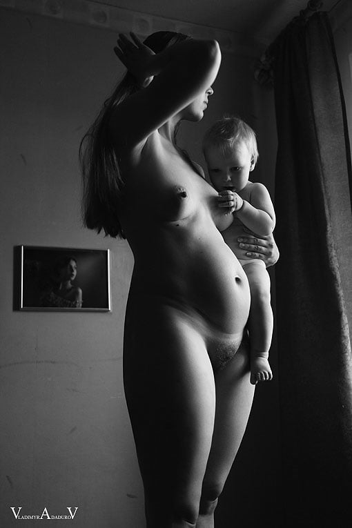 Беременная не стесняется ничего - порно фото