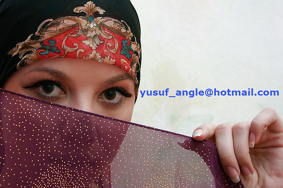 Арабская красавица в платке не устояла увидев торчащий член