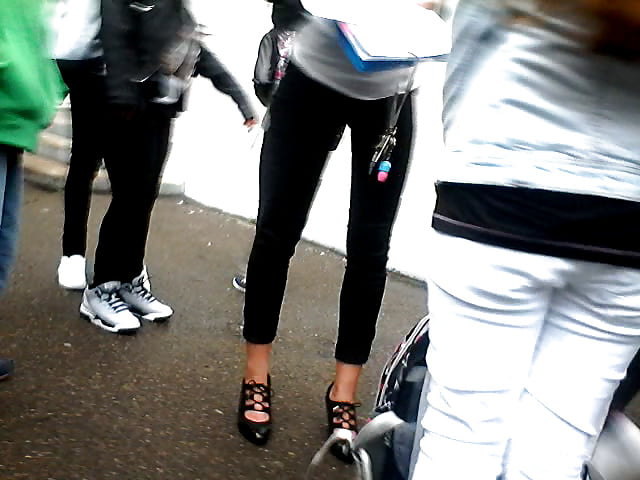 Qu'est ce qu'elle est bonne avec ses longue jambes porn gallery