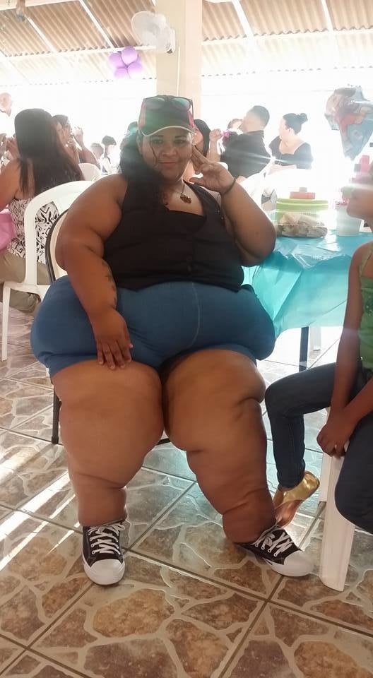 Fat legs Brazilian babe - 41 Photos 