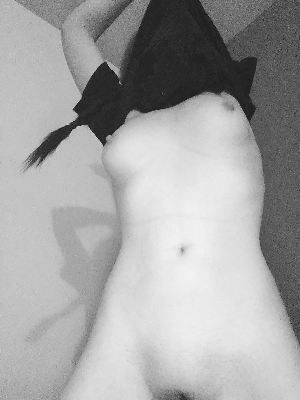 Enjoy this emo chick showing off her stunning body porn gallery