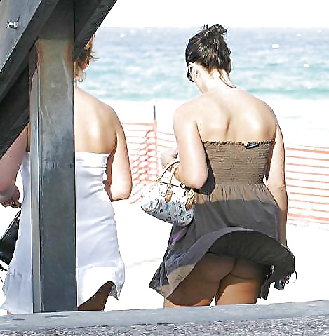 Candid young slut : upskirt II porn gallery