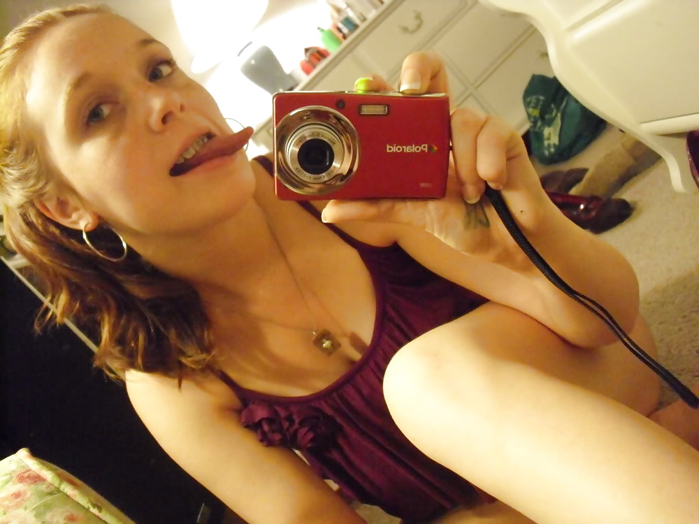 Cute Redhead Teen with curls porn gallery