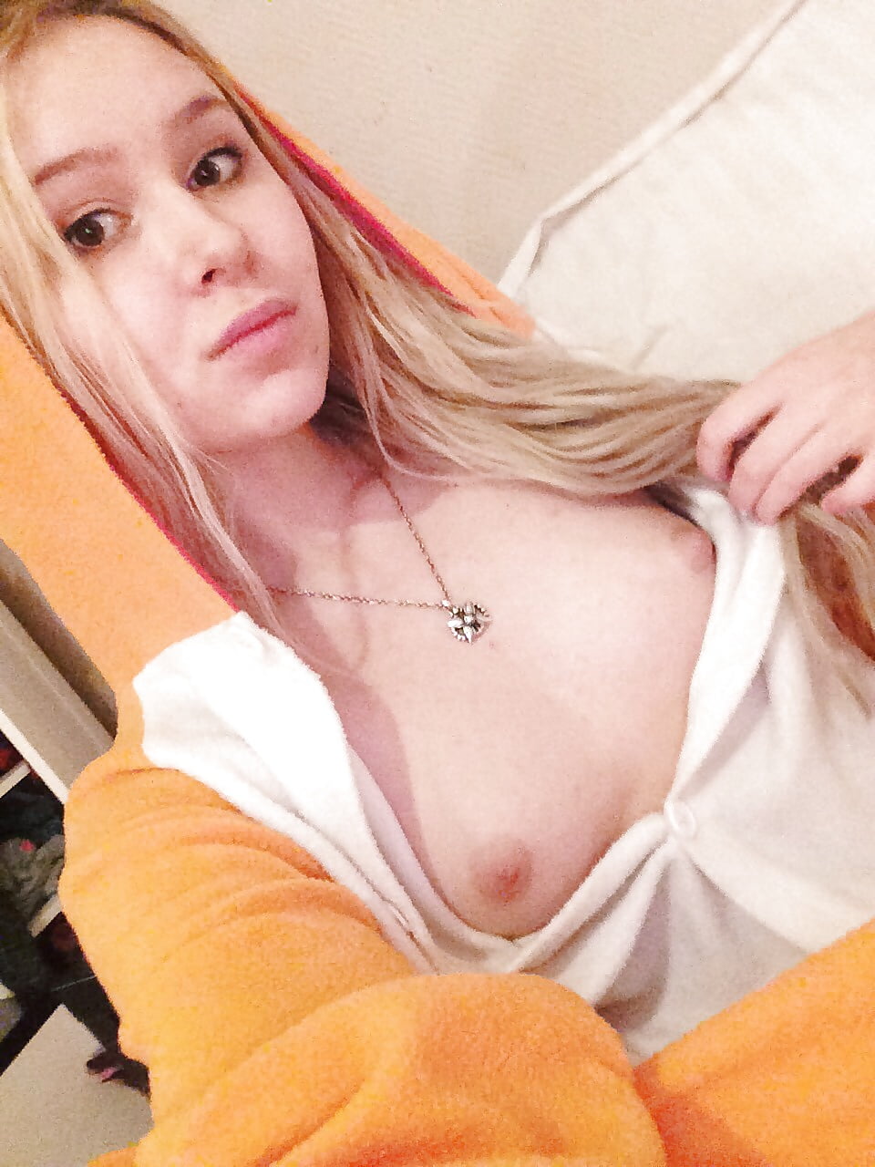 selfie blonde porn gallery