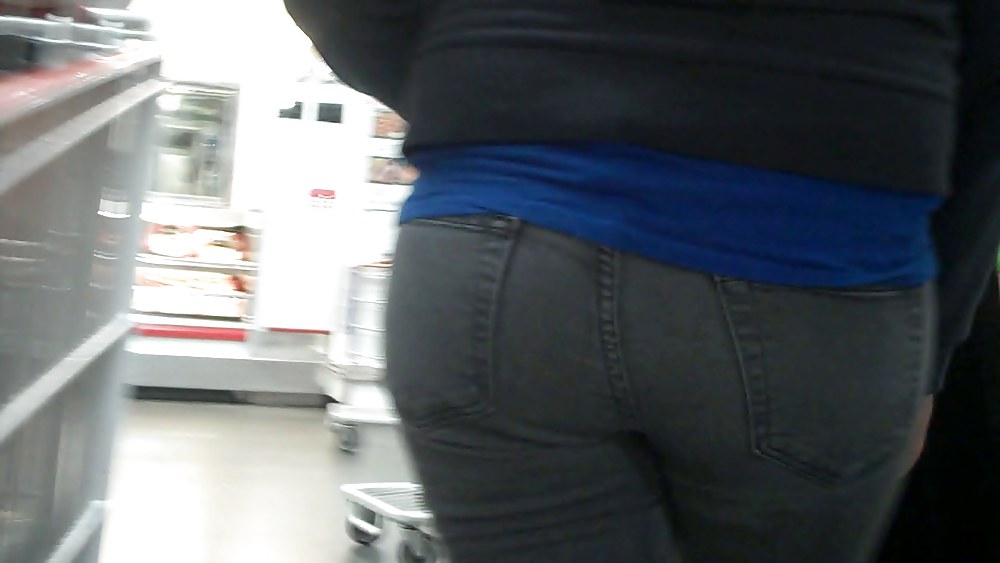 Following behind her nice butt & ass in jeans porn gallery