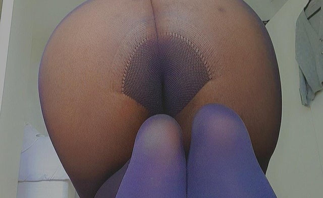 Butt in seamleee pantyhose - 10 Photos 