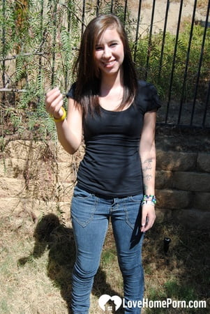 outdoor seduction makes me even more horny         