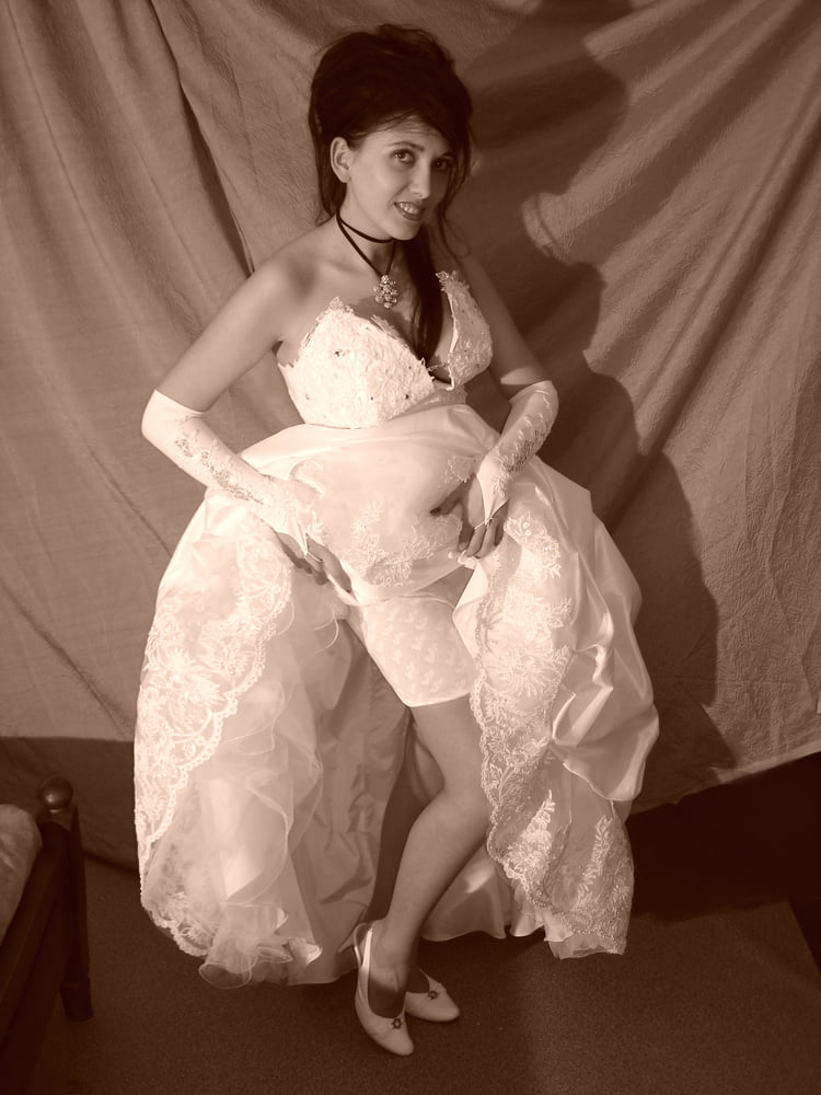 Sepia Bride - 10 Photos 