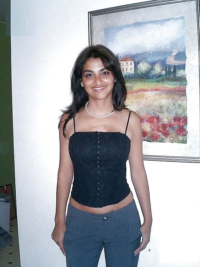 Indian Babe From Delhi Showing Off Her Assets porn gallery