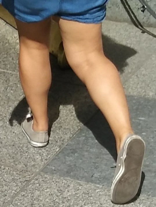 Candid legs and feet.... porn gallery