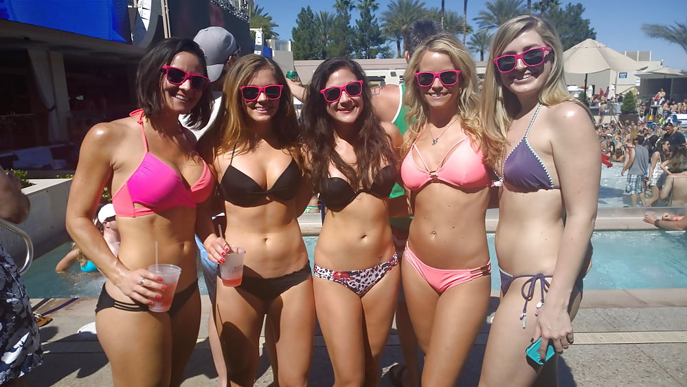 Hot Bikini Babes porn gallery