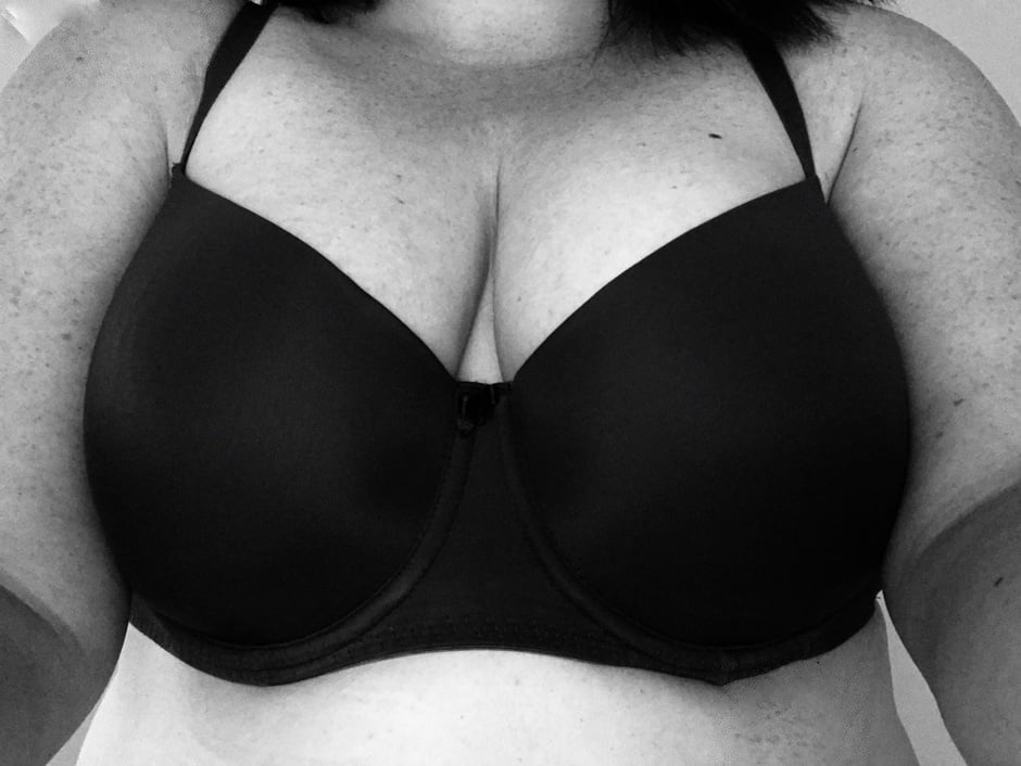 Boobs and bras- 6 Photos 