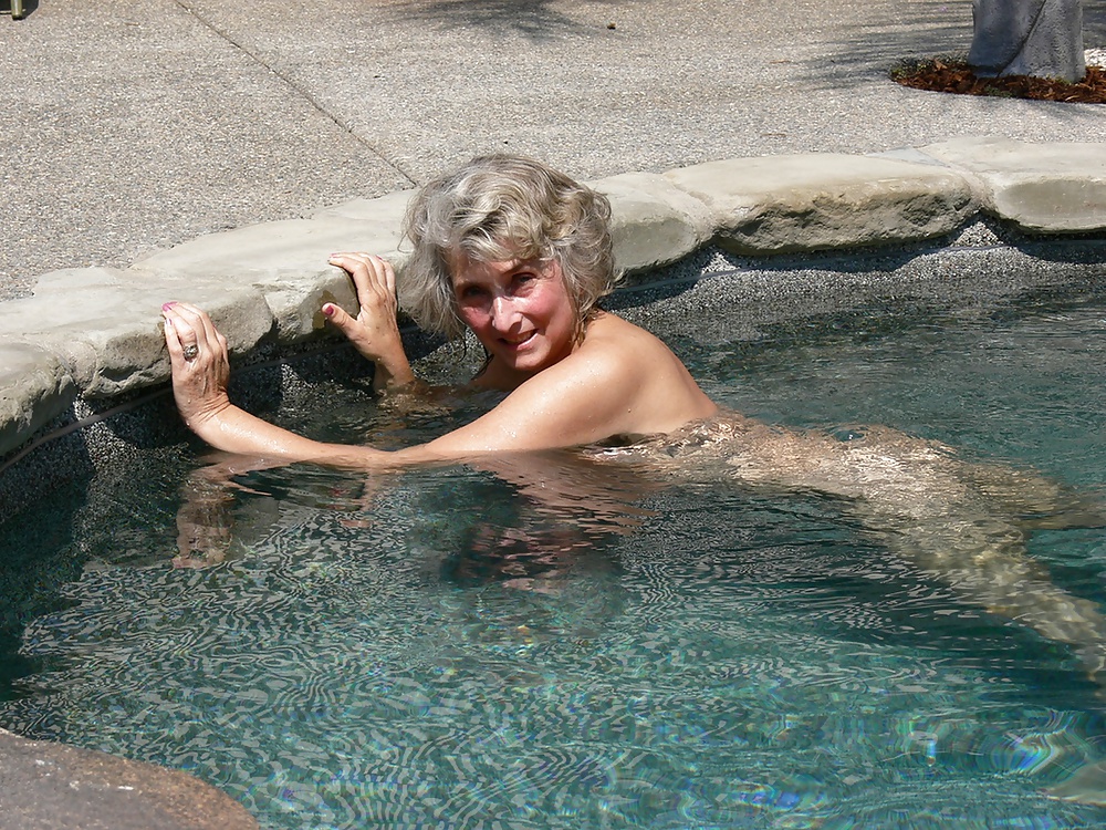 Horny Granny Loves To Pose porn gallery