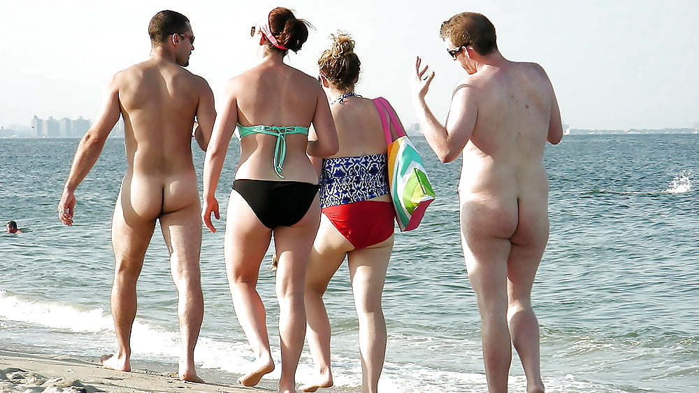 Full naked woman man in beach — photo 7