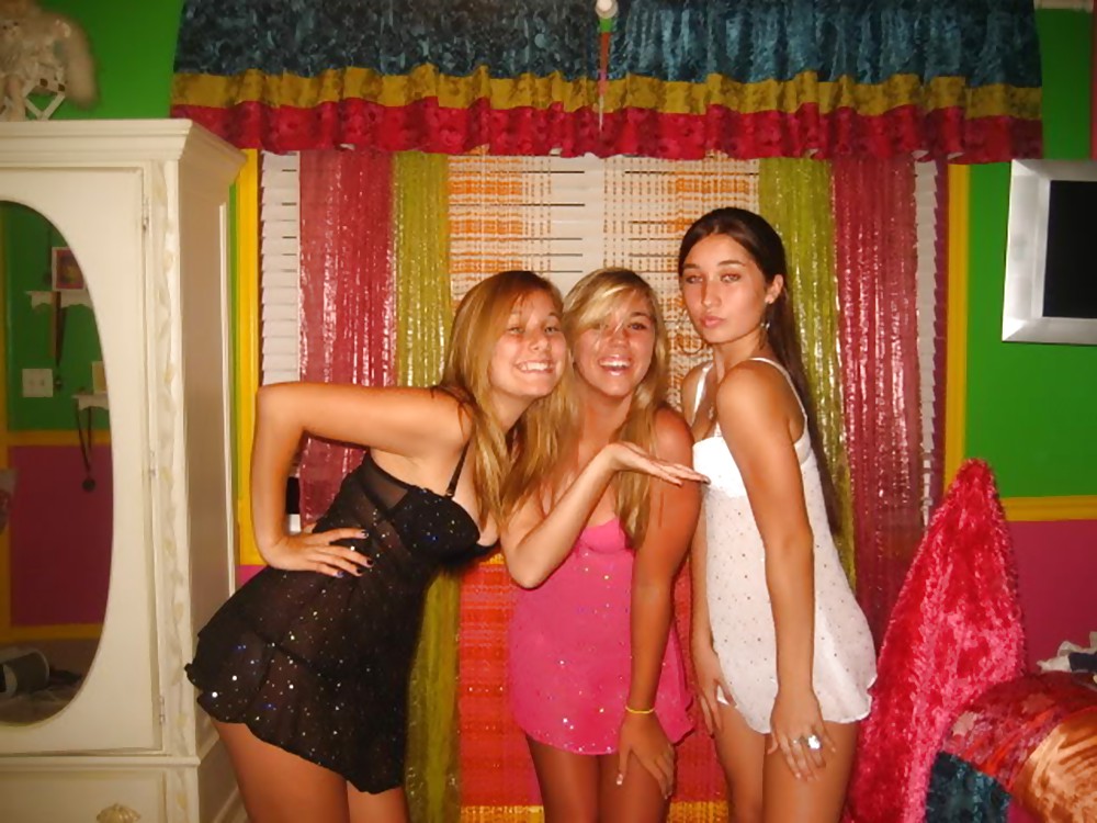 Pretty Amateurs Girls porn gallery