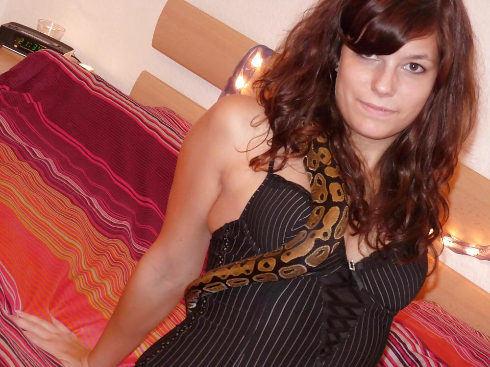 SNAKE BEAUTY porn gallery