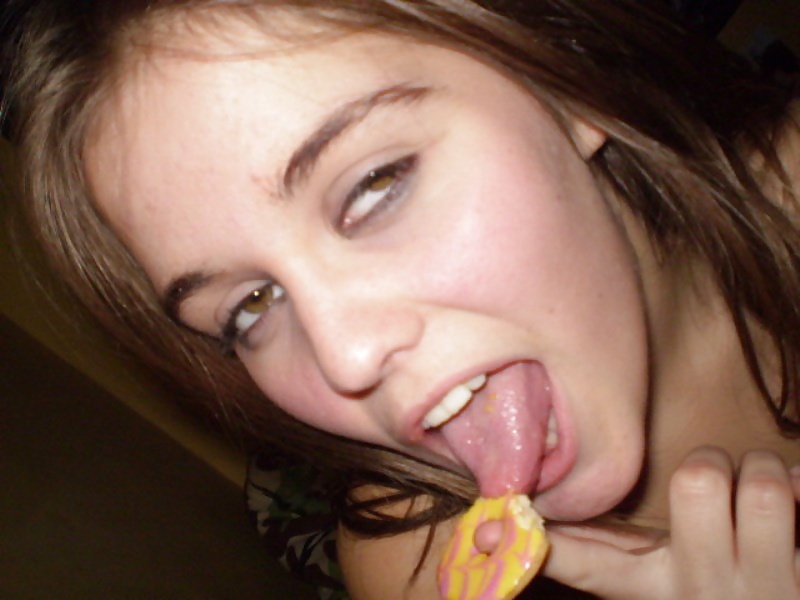 Goofy teen likes her biscuits porn gallery