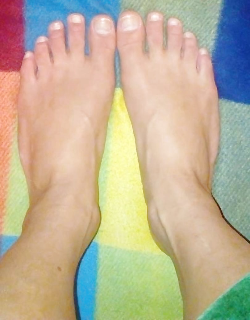 Nena's sexy feet porn gallery