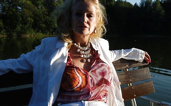 Milfs to die for Laura porn gallery