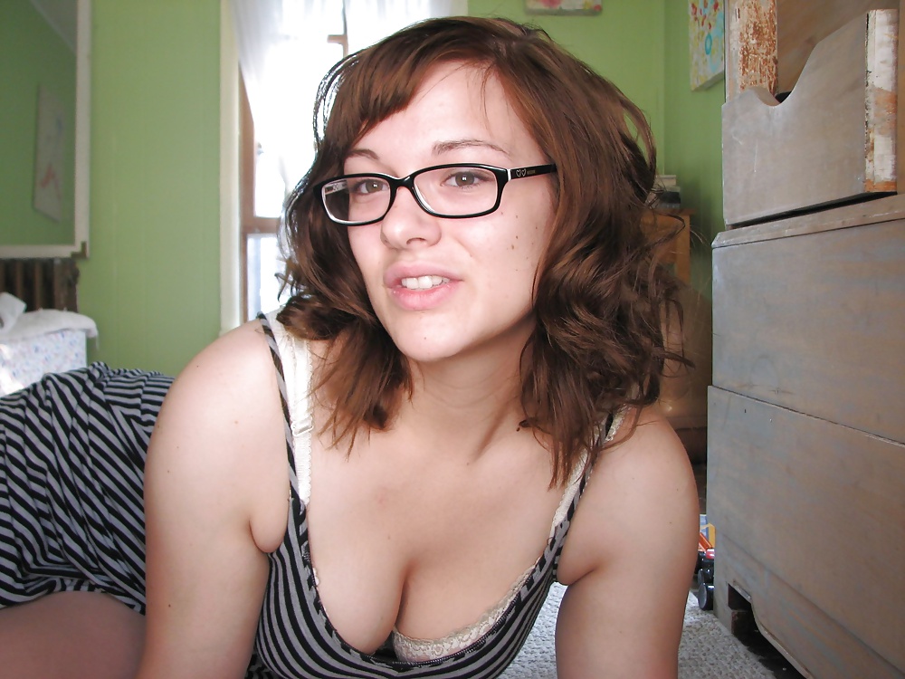 Nerdy nice girl (Camaster) porn gallery