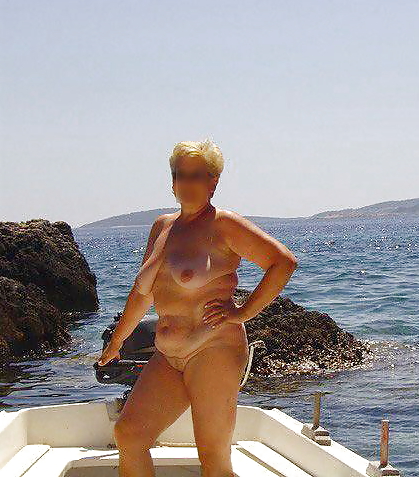 Mature Nudist Ladies 16 porn gallery