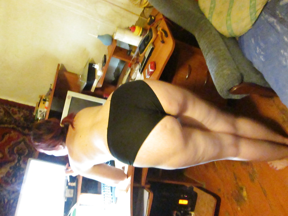 Lili look on the computer xHamster porn gallery