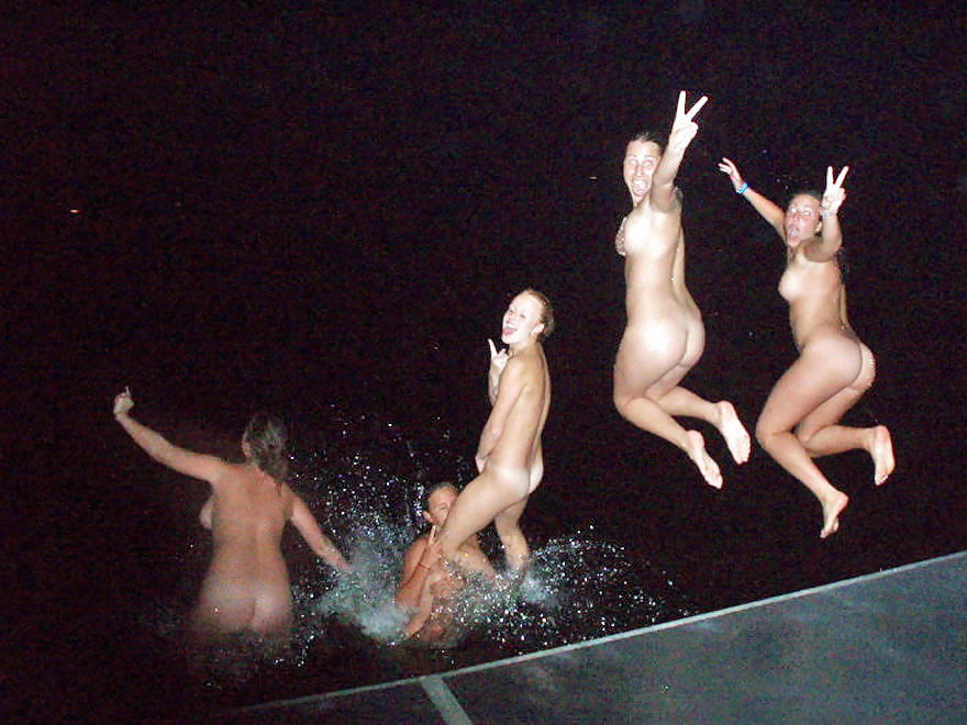 Junge Teens bei einer geilen Pool Party porn gallery