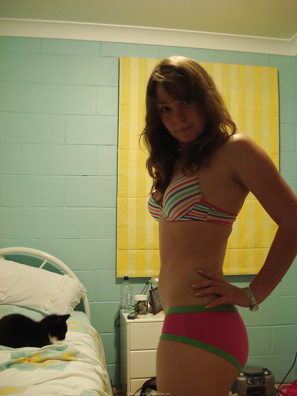 Young amateur posing, sucking and fucking porn gallery
