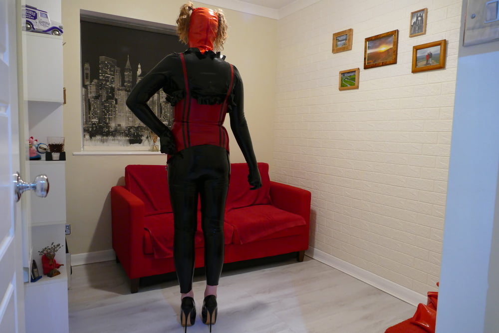 Lisa in Black and Red Shiny Latex- 18 Photos 