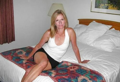 Sexy milf showing off and playing porn gallery