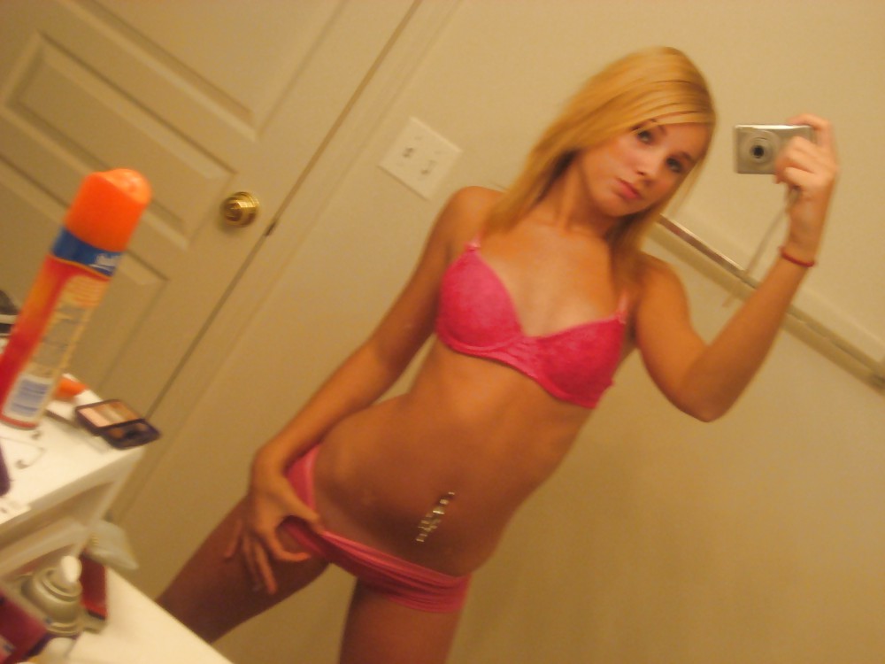 Blondie Teen SelfShot porn gallery