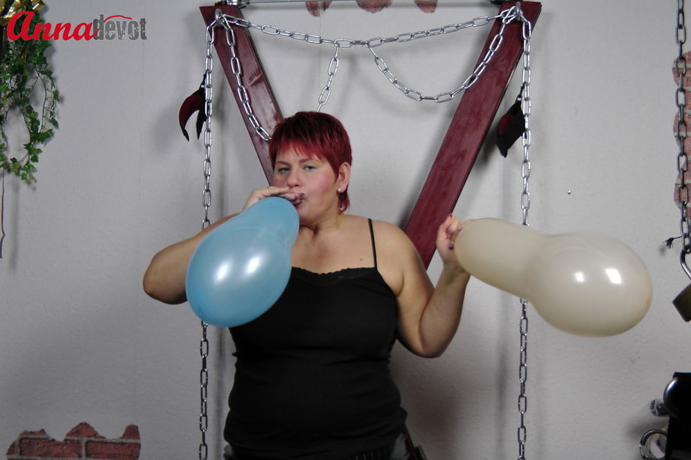  Anna with balloons - 18 Pics 