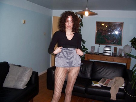 Amateur mature brunette lady wearing pantyhose.