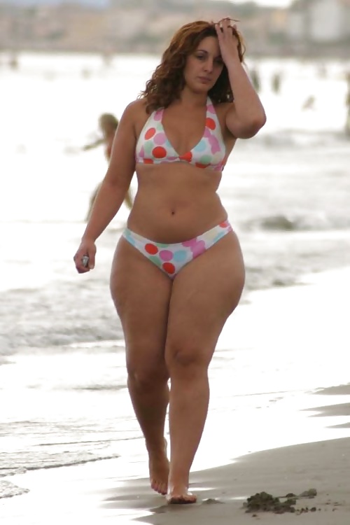 Beach BBW's in bikinis porn gallery