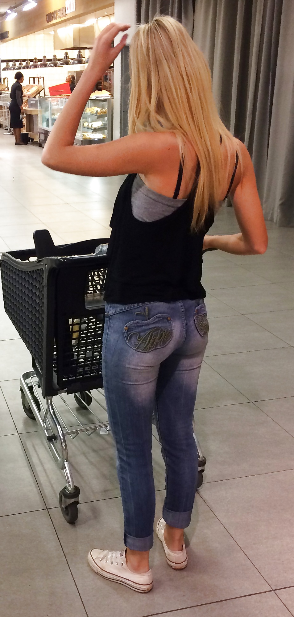 20 something blonde in the mall porn gallery