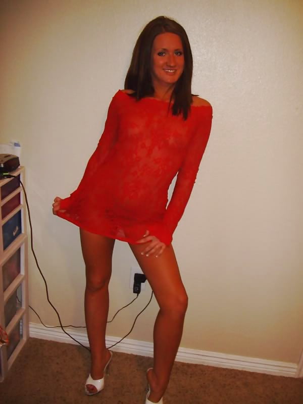 Hot Brunette Posing (non-nude) porn gallery