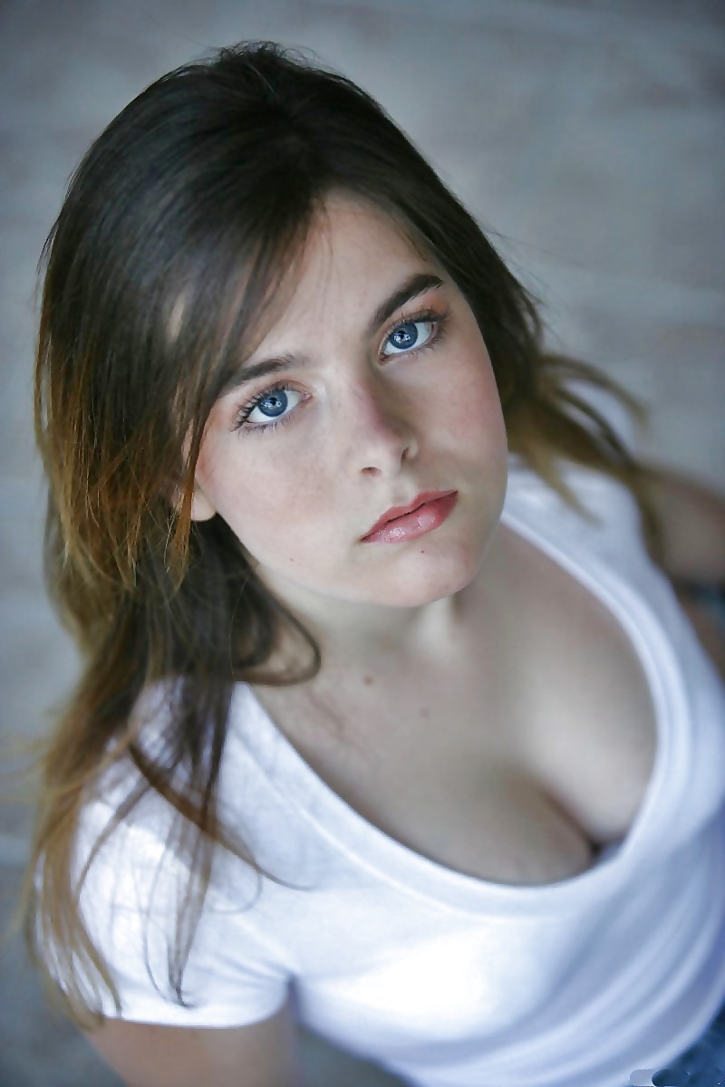 Pretty amateur models porn gallery