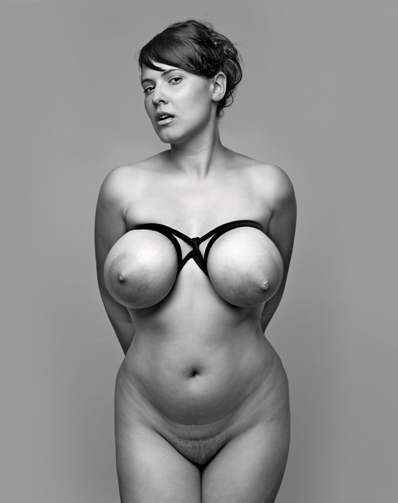 Curvy Nude Women Art.