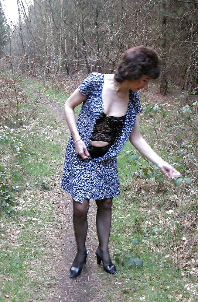 Amateur mature lady takes a walk in the woods. porn gallery