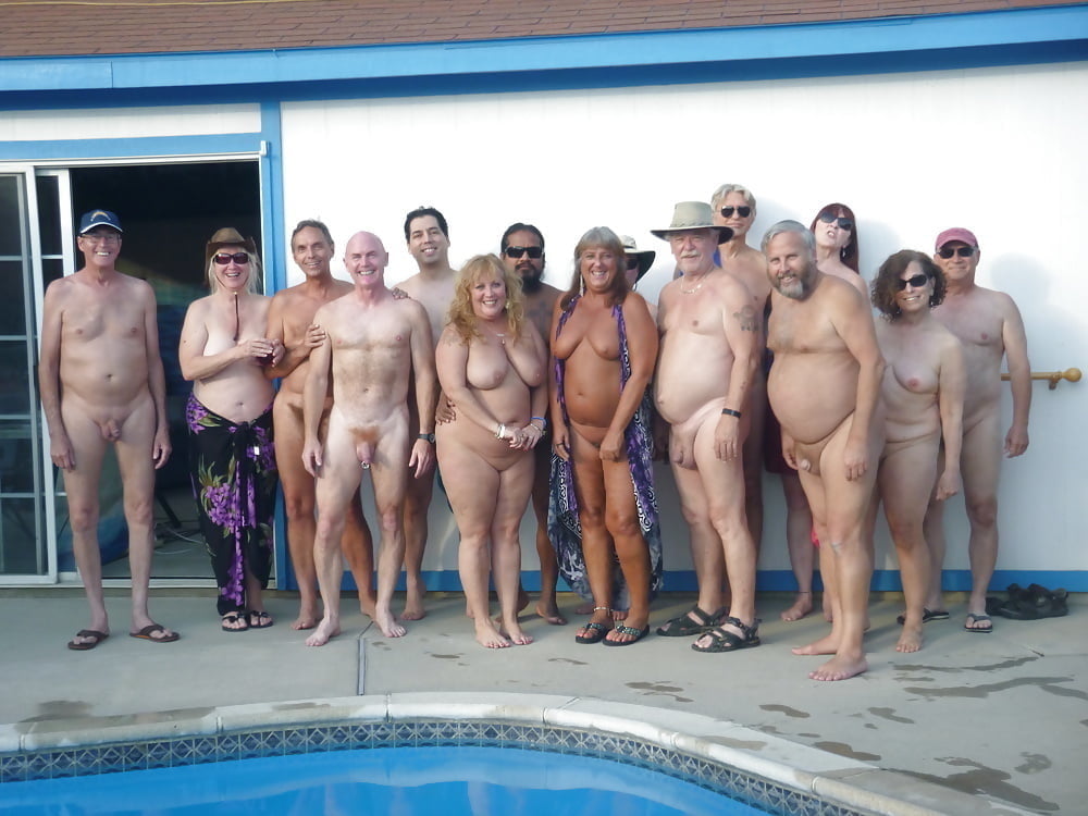 Nudist groups and women - 86 Photos 