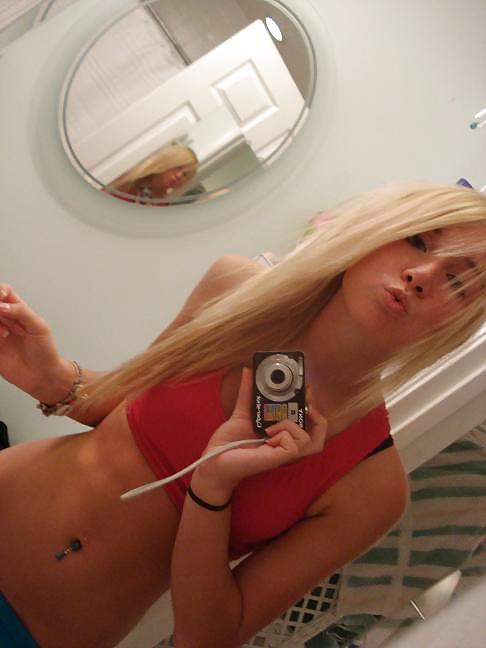 Blond Teen Girl with amazing body Selfshot 3of3 porn gallery