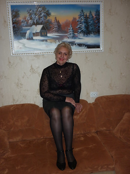 Russian mature woman, legs in stockings! Amateur! porn gallery