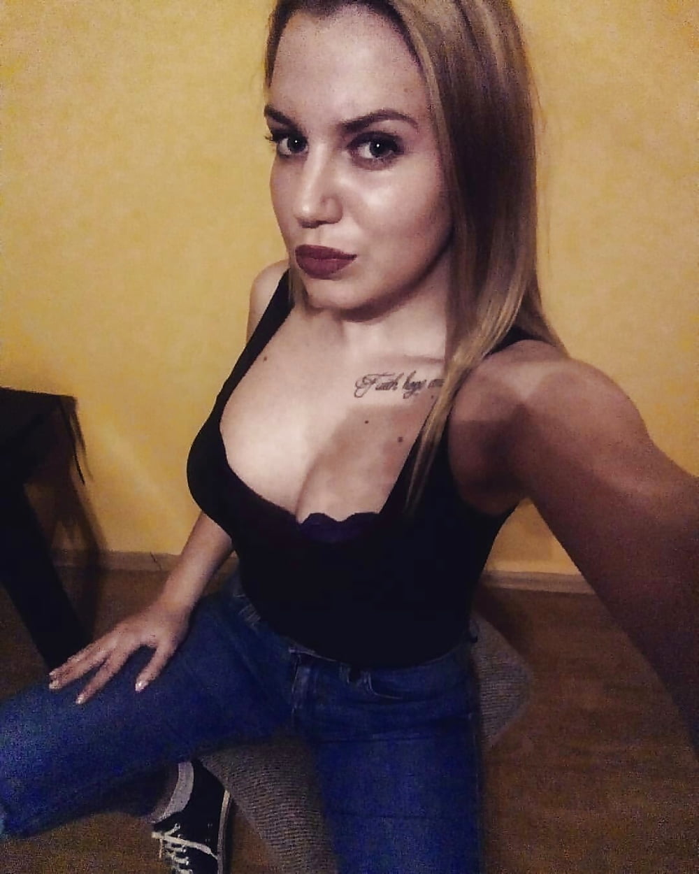Serbian teen Tamara M porn gallery