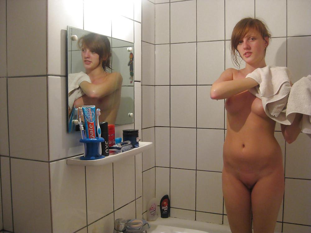 girl and shower porn gallery